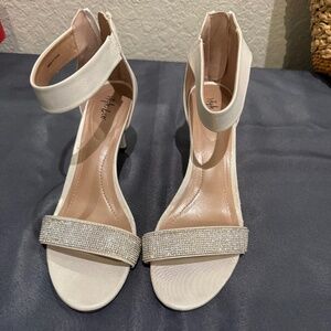 Style and company dress shoes in beige size 9M